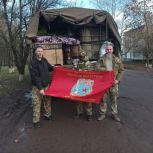 Партийцы привезли тактические гарнитуры, которые обеспечивают связь и защиту бойцов