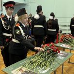 В московской школе № 1357 установлены две Парты Героя в честь выпускников - участников СВО