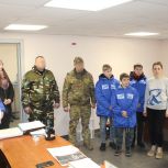 Единороссы поздравили защитников в госпиталях и передали им гумпомощь