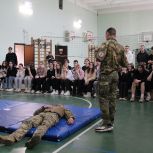 В честь Дня защитника Отечества подмосковные молодогвардейцы провели занятия по военной подготовке с бойцами СВО