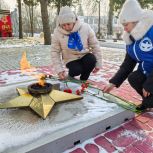 Хвастовичане и воины-афганцы возложили цветы к памятнику ветеранов боевых действий