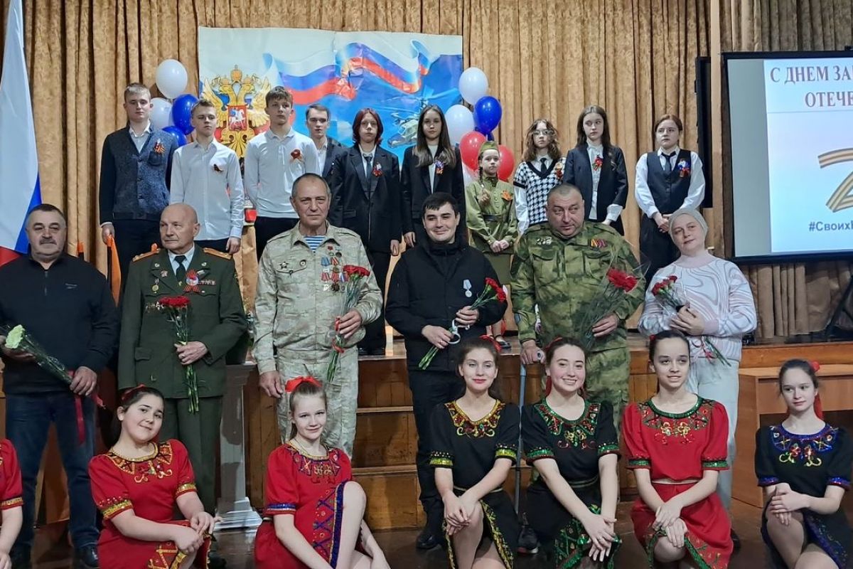 Встречи с героями и праздничные концерты - «Единая Россия» поздравляет с Днём защитника Отечества
