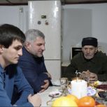 Депутат Сайгидпаша Умаханов  продолжает помогать семьям участников СВО