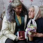 Ветеранам Каргопольского округа вручают медали к 80-летию Победы