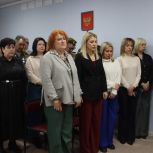 В астраханской гимназии увековечили память Героев России — выпускников школы