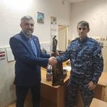 Депутат сдал охотничье оружие в помощь бойцам СВО