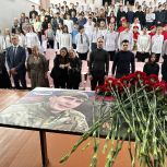 В Ангарской школе № 30 открыли Парту Героя в честь участника СВО Евгения Шенцова