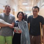 Активисты «Женского движения Единой России» навестили раненых бойцов в госпитале Пашино