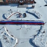 Пятидесятиметровый триколор развернули на улицах алтайских городов в честь защитников Отечества