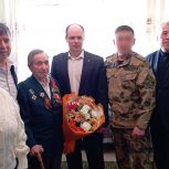 В Красном Луче единороссы поздравили ветерана ВОВ Григория Бокарева со 100-летием