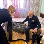 Салехардские депутаты поздравили фронтовика Великой Отечественной войны с наступающим 23-м февраля