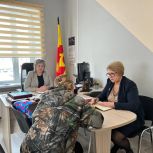 В Красном единороссы помогли участнику СВО оформить документы на реабилитацию