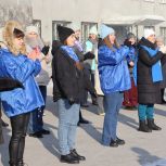 В Белове единороссы провели массовую зарядку