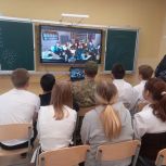 Между школами Южного Урала и ДНР в формате телемоста прошёл «Урок мужества»
