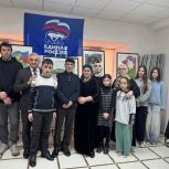 В рамках реализации федерального партийного проекта "Старшее поколение" единороссы провели выставку, на которую были приглашены семьи участников СВО