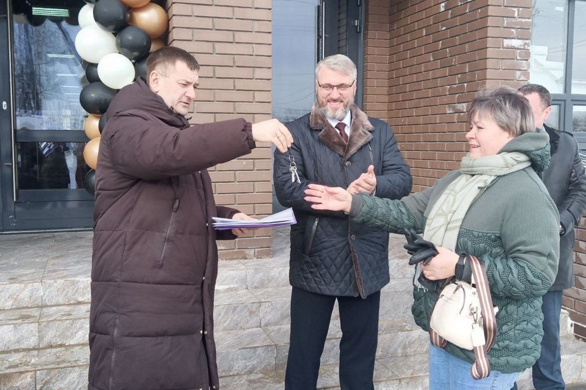 В Володарске вручили ключи от квартир сотрудникам импортозамещающего предприятия в рамках госпрограммы КРСТ