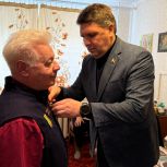 «Единая Россия» вручила в Азове юбилейную медаль 80-летия Победы