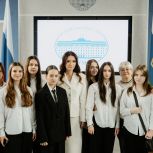 Ольга Швецова организовала экскурсию по Тюменской облдуме для школьников