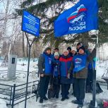 Кузбасские единороссы очистили от снега могилы участников Великой Отечественной войны
