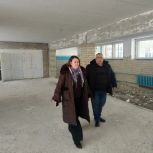 Партийный десант провел мониторинг капитального ремонта школы Вешкаймского района