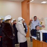 «Единая Россия» организовала для школьников Советского округа Ставропольского края экскурсию на завод