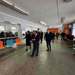 Максим Топилин изучает ход ремонта школ в Татарстане