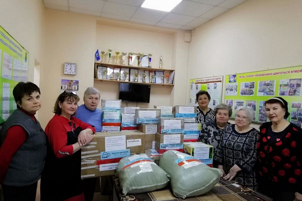 «Женское движение Единой России» города Ангарска подготовило посылки на СВО ко Дню защитника Отечества