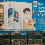 В школе Москвы при поддержке «Единой России» открыли мурал «Герои нашего времени»