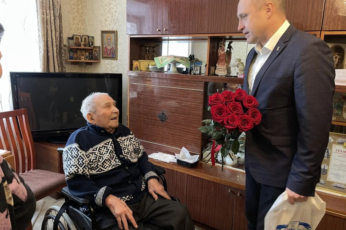 Почётному гражданину Архангельска Виталию Рогатых исполнилось 102 года