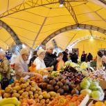 Депутат ЗСК Виктор Тепляков проинспектировал работу муниципальной ярмарки в Центральном районе Сочи