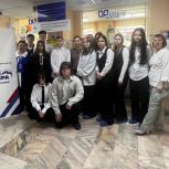 Партийцы познакомили школьников с работой районной больницы в Октябрьском