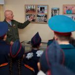Пуровские партийцы открыли выставку «Подвиг, оставшийся в сердце. Афганская война глазами пуровчан»