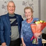 Виталий Рыльских поздравил с 85-летним юбилеем жительницу поселка Смолино