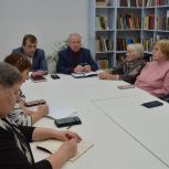 В микрорайоне Лесохимиков города Аши прошла встреча ветеранов с партийцами и представителями ЖКХ