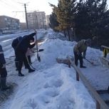Активисты «Единой России» вышли на уборку снега в Кемеровской и Тверской областях