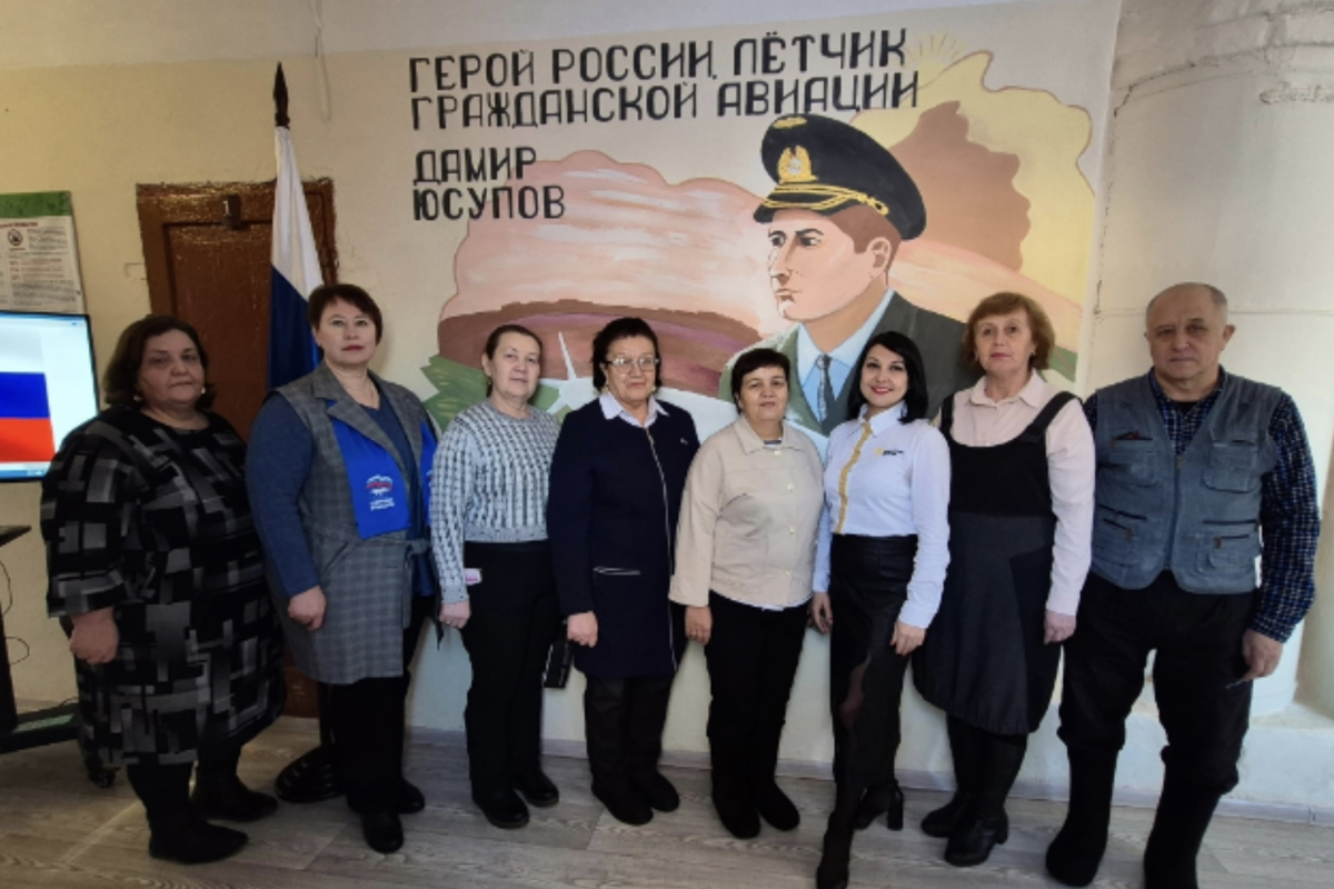 В Тат-Китнинской основной школе открыли мурал Герою России Дамиру Юсупову в рамках проекта «Лица Героев»