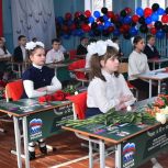 «Единая Россия» установила 26 Парт Героя в школе Донецка