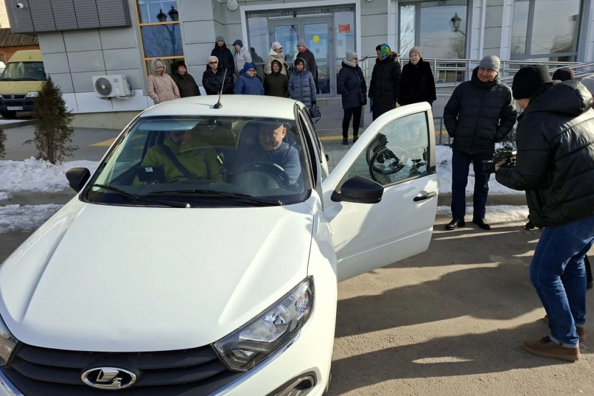 «Единая страна — доступная среда»: в Калмыкию переданы автомобили для обучения вождению людей с инвалидностью