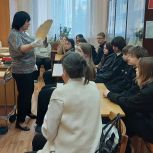 Для воронежских школьников «Единая Россия» организовала экскурсию в одну из старейших библиотек