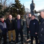 Владимир Якушев поздравил с Днём памяти воинов-интернационалистов ветеранов в Геническе