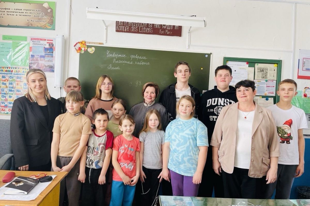 «Полгода в жизнь!» Ректор Алтайского педуниверситета навестила свою студентку в Чеканихе