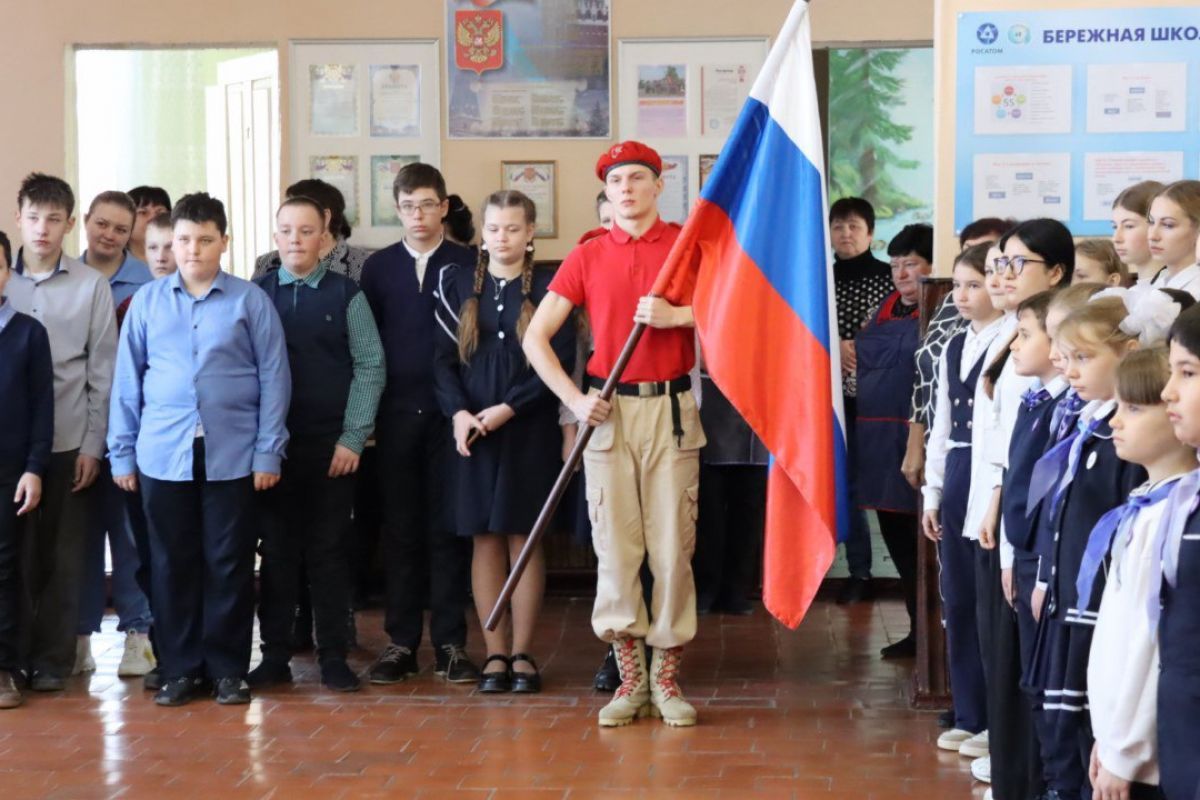 «Единая Россия» установила Парту Героя в честь участника СВО в сельской школе Липецкой области