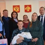 В Койгородском районе партийцы поздравили семью с рождением первенца