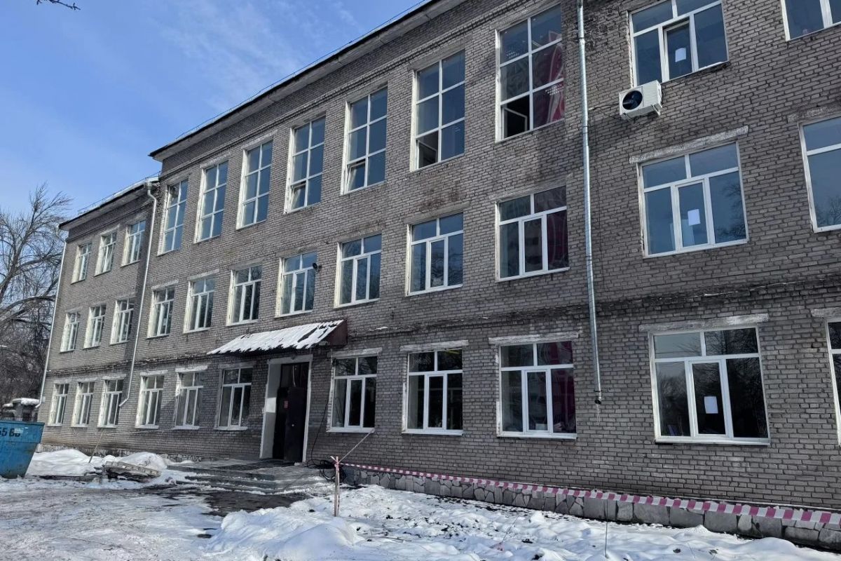 В Уфе партийный десант «Единой России» проверил ход капремонта гимназии № 111 по Народной программе
