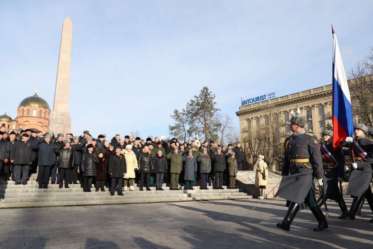 Митинги, уроки мужества, документальные выставки: «Единая Россия» в регионах почтила память Героев Сталинградской битвы