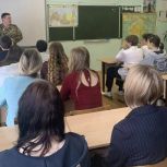 В школе №51 участник боевых действий на Кавказе провел урок мужества