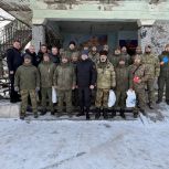 Вместе с дочерью и рядом с сыном: отцам-воинам вручили медали общественного признания «Отец солдата»