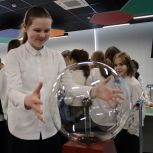 «Единая Россия» организовала для школьников путешествие в мир науки