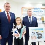 Юная жительница Нижневартовска поблагодарила «Единую Россию» за обновление школы №2