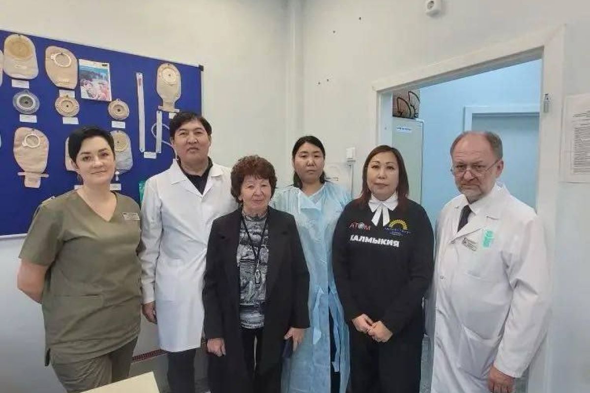 Делегация из Калмыкии изучила опыт Астрахани в реабилитации стомированных пациентов для создания собственного кабинета в Элисте